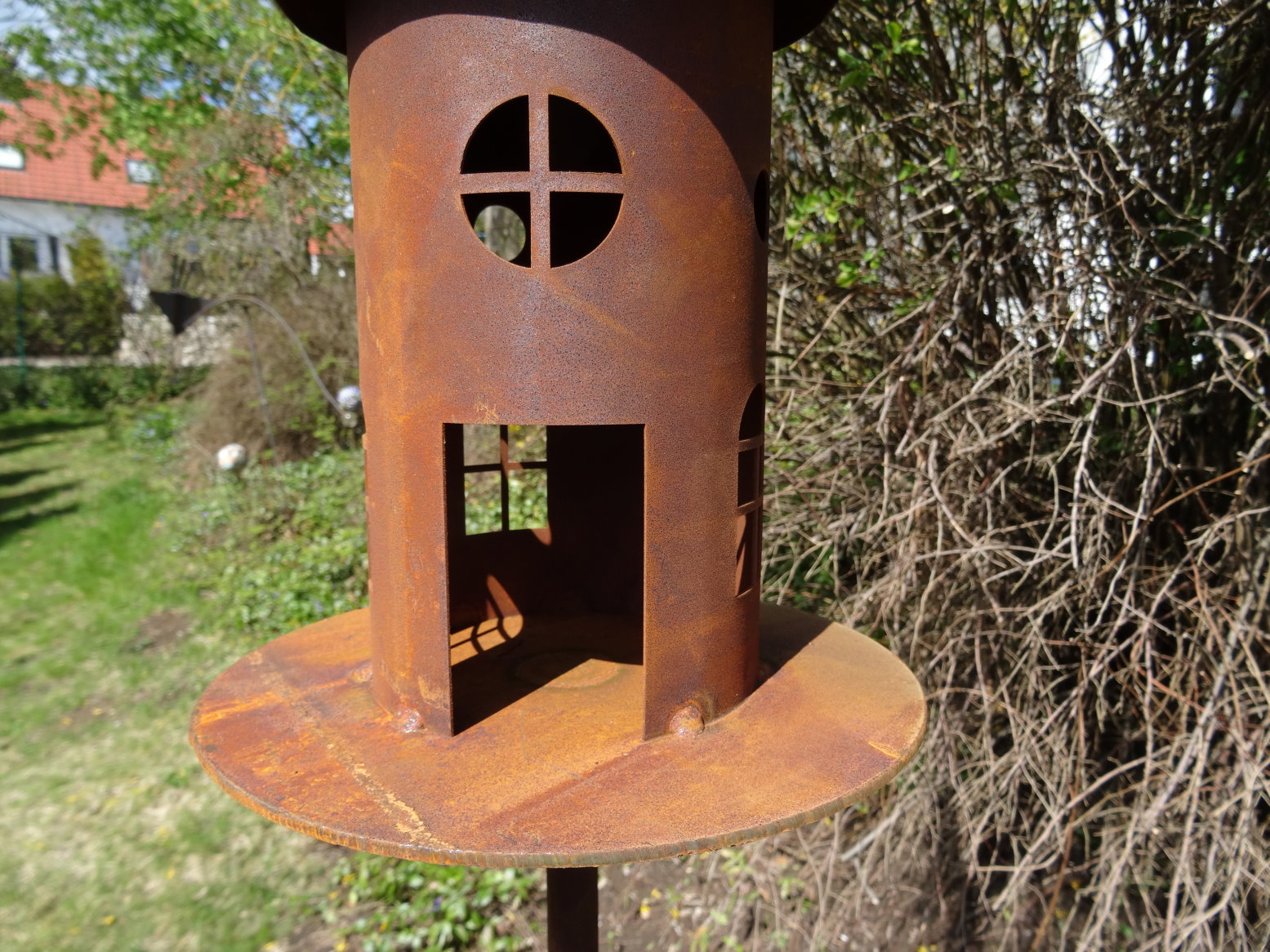 Gartenstecker Vogelhaus aus Metall, 55 cm, Futterhaus Turm Schloßturm