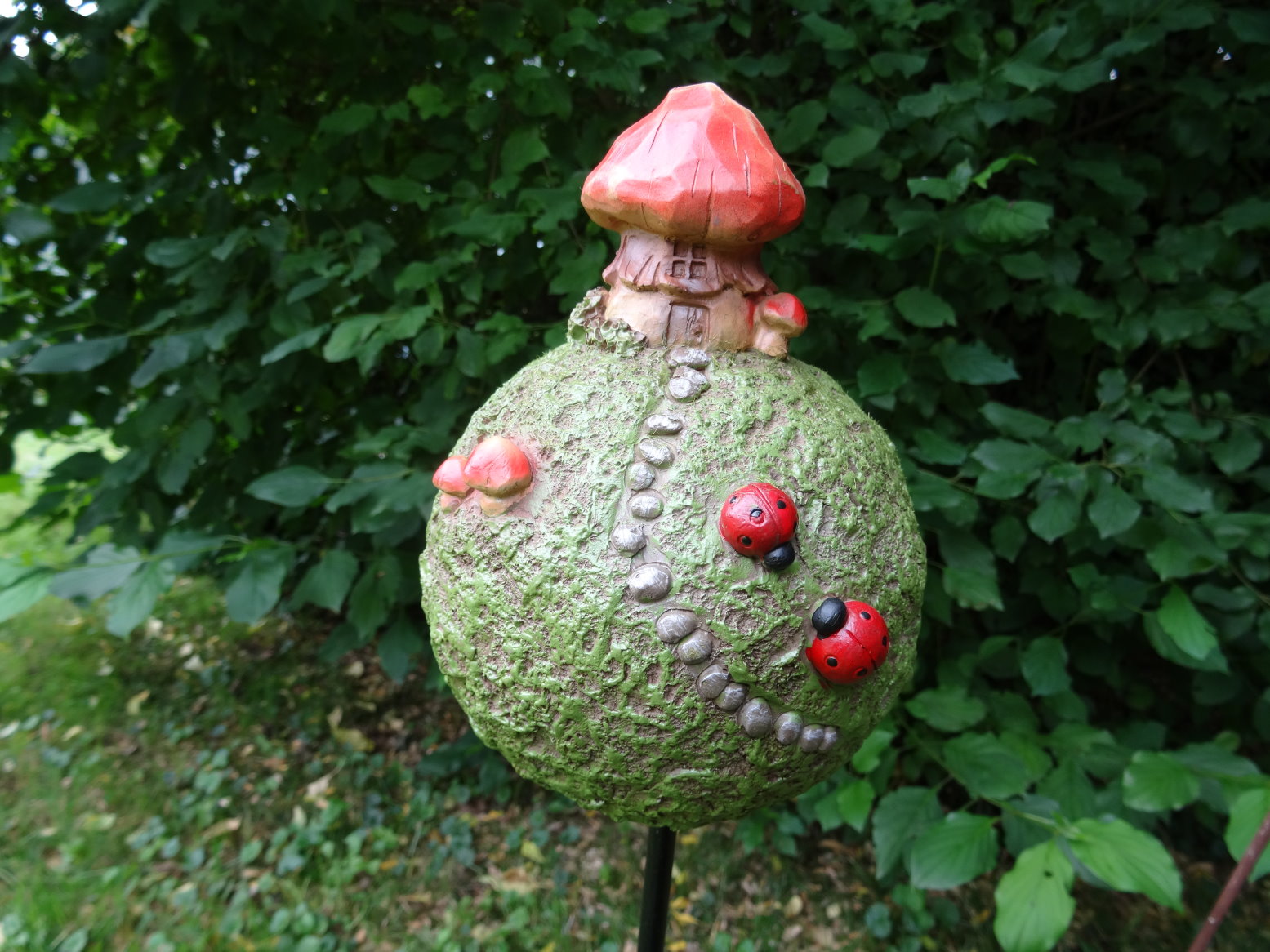 aus Poly Kugel Fantasy Pilz A Metall Gartenstecker Zwergeninsel 80 cm